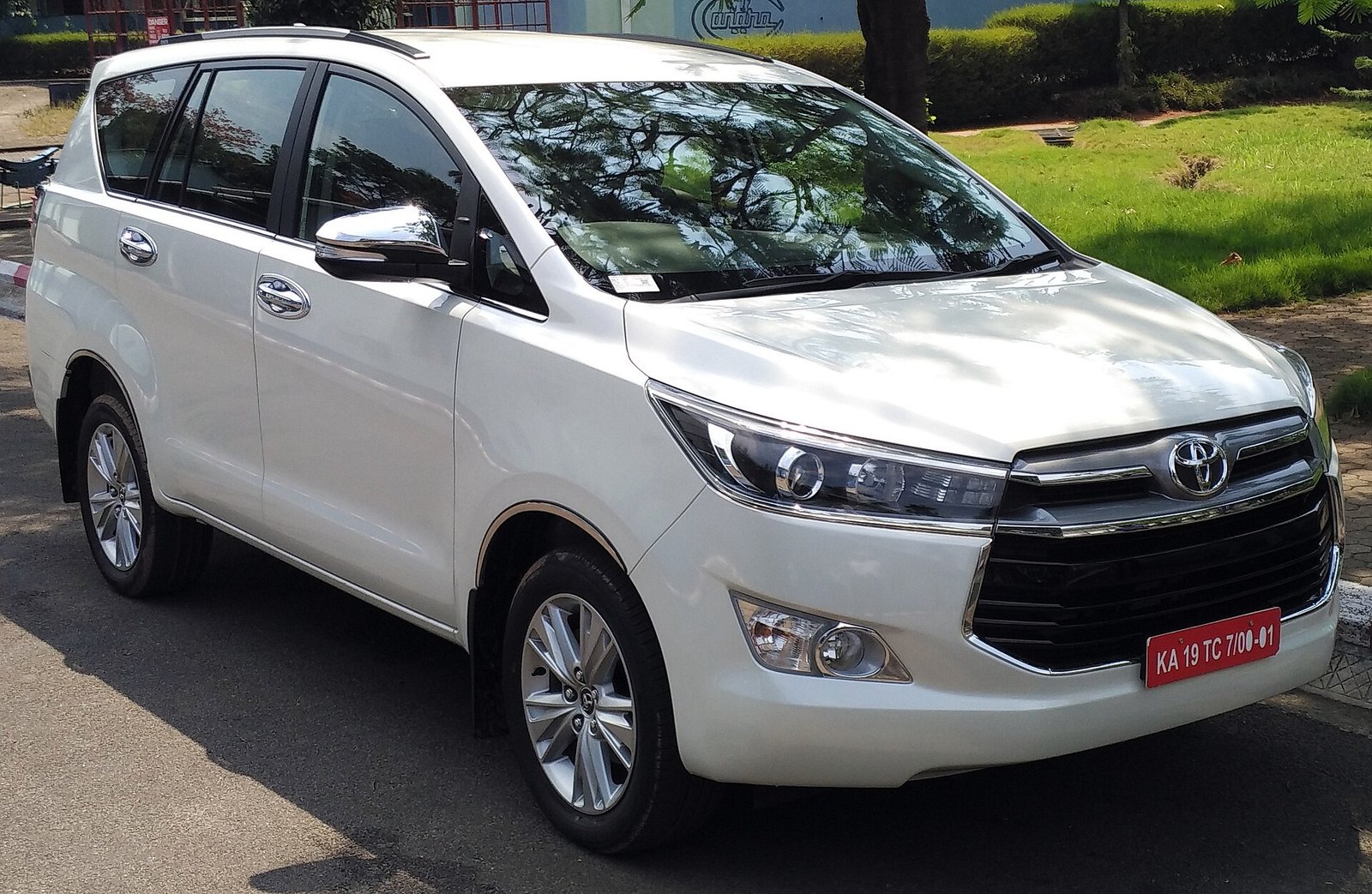SUV — Innova Crysta